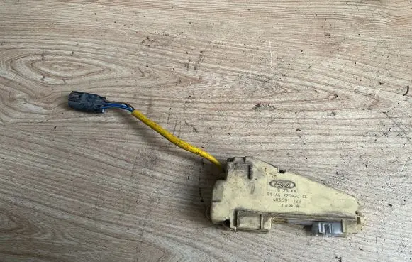 Ford Scorpio Central locking motor 91AG220A20CC
