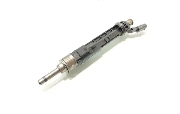 Mercedes-Benz CLA C117 X117 W117 Fuel injector A2820701000