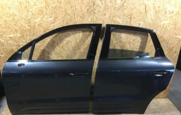 Porsche Macan (95B) Rear door