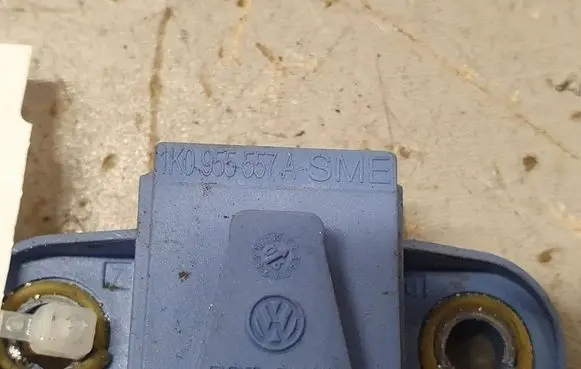 Volkswagen Golf V Airbag deployment crash/impact sensor 1K0955557A