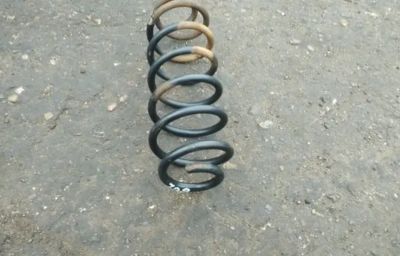 Volkswagen Golf IV Rear coil spring