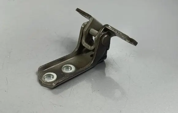 Mitsubishi Outlander Front door lower hinge 
