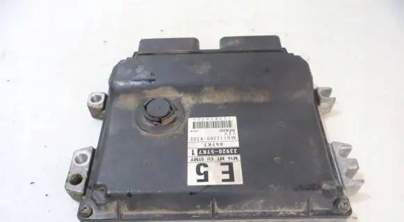 Suzuki Swift I Engine control unit/module ECU MB112300-8302
