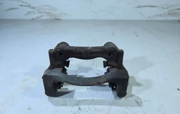 Toyota Auris E180 Brake caliper pad carrier rear L65186