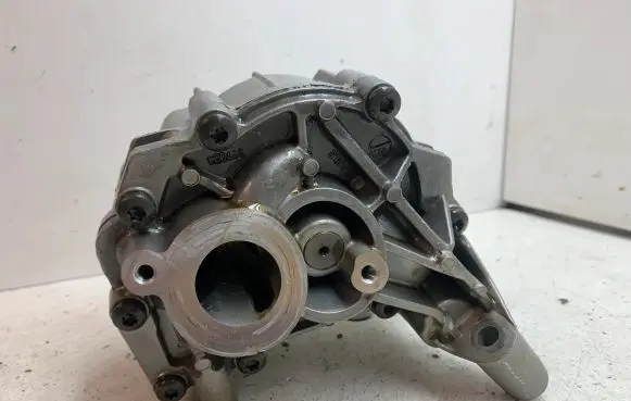 BMW X6 M Oil pump 7643256