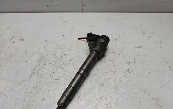 Volkswagen PASSAT B7 Fuel injector 03L130277J