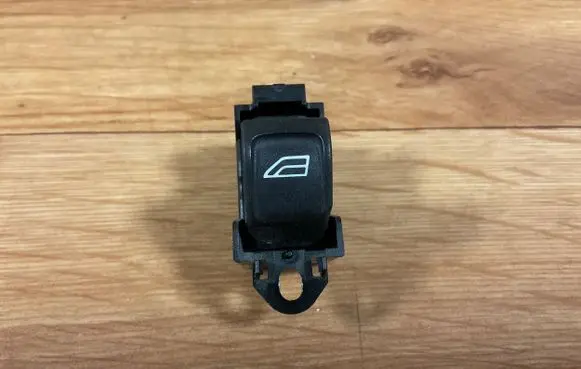 Volvo V70 Electric window control switch 30773272 03453310 90663080360571