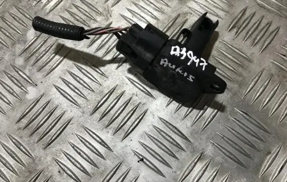 Toyota Auris 150 Mass air flow meter 222040n010 22204-0n010