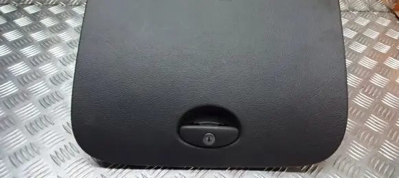 Citroen C5 Glove box