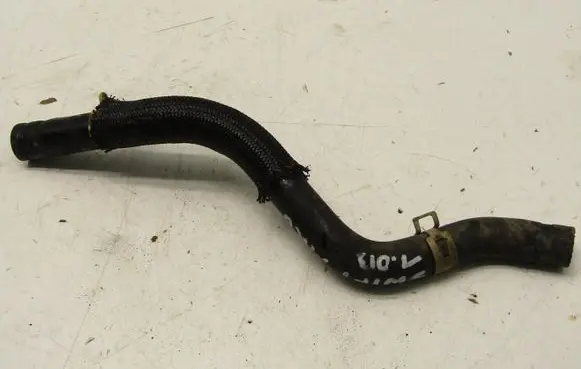 Suzuki Swift III Engine coolant pipe/hose 