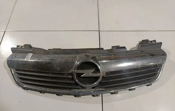 Opel Zafira B Front grill 13157590