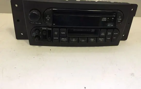 Chrysler Pacifica Radio/CD/DVD/GPS head unit P05082467AC