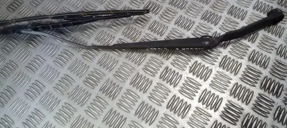 Mazda 6 Front wiper blade arm