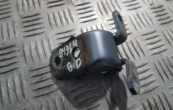 Honda CR-V Rear door lower hinge