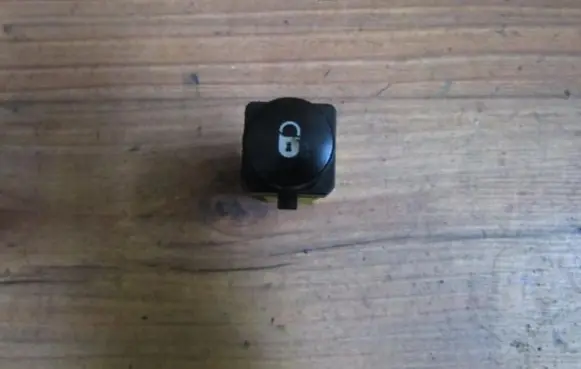 Citroen Xsara Picasso Central locking switch button 