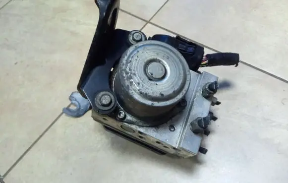 Nissan Juke I F15 ABS Pump TD8405 11243049 A98000B48