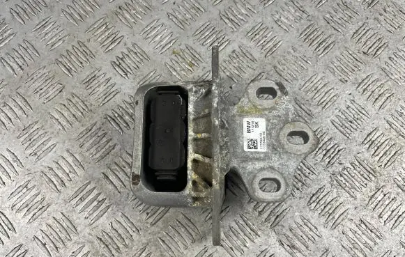 Mini Cooper Countryman F60 Engine mount bracket 6853445