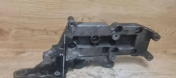 Volvo V70 Engine mounting bracket 8642196