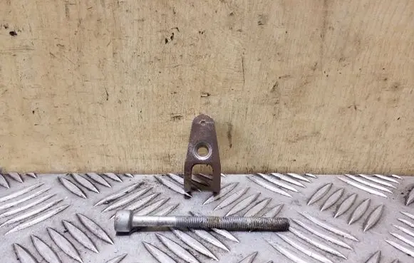 Mercedes-Benz ML W164 Fuel Injector clamp holder