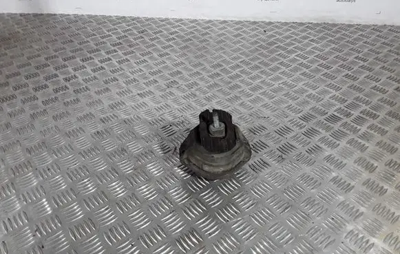 BMW 5 E60 E61 Engine mount bracket