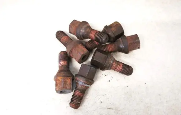 Opel Astra H Nuts/bolts 