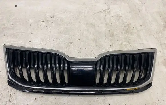 Skoda Octavia Mk3 (5E) Front bumper upper radiator grill 5E0853653C