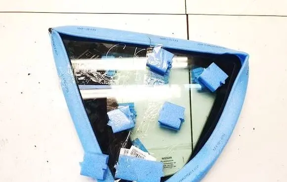 Nissan Note (E11) Rear side window AS2
