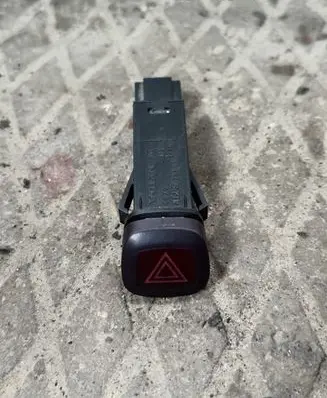 Volvo S80 Hazard light switch 9168302 00W263