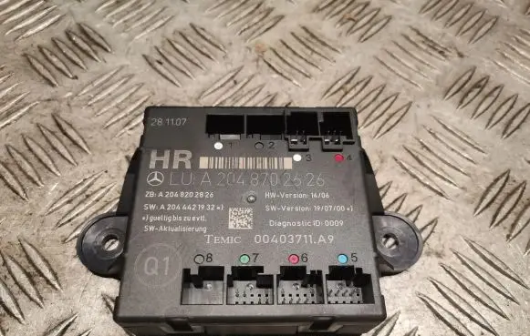 Mercedes-Benz C W204 Door control unit/module 2048702626