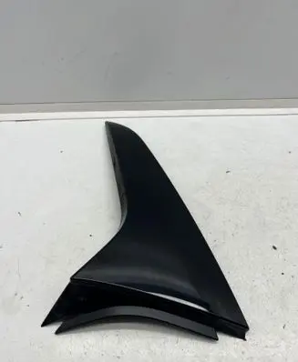 Tailgate trim