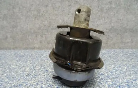 BMW X6 E71 Engine mount bracket 6793016