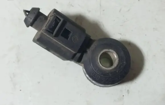Volkswagen Polo Detonation knock sensor 030905377C