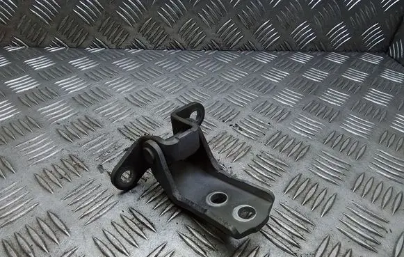 Toyota Avensis T250 Front door upper hinge