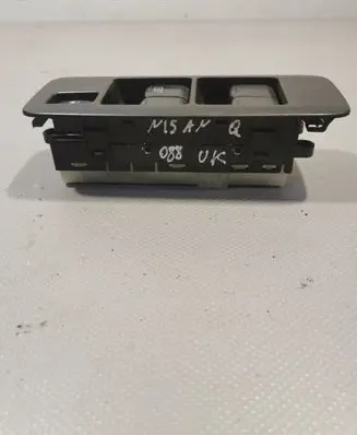 Nissan Qashqai Electric window control switch