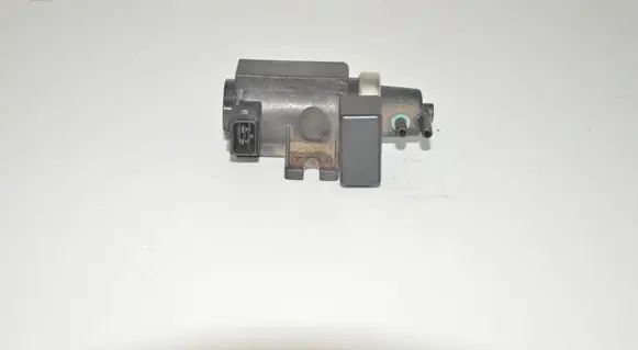 BMW 5 E39 Vacuum valve 2247906