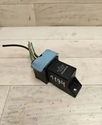 Citroen C4 I Picasso Glow plug pre-heat relay 9663696380