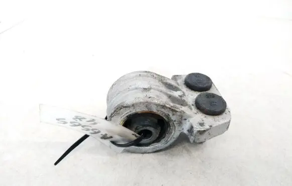 Volvo S60 Engine mount bracket