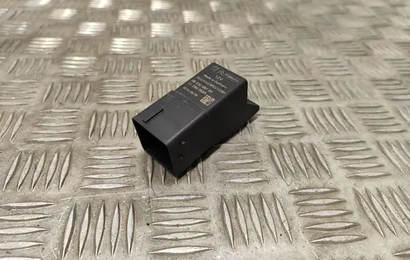Glow plug pre-heat relay