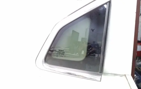 Nissan Qashqai Rear side window AS3 833124EA0A