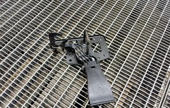 Audi A4 S4 B8 8K Engine bonnet/hood lock/latch loop/hook 8T0823480