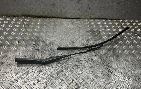 Front wiper blade arm