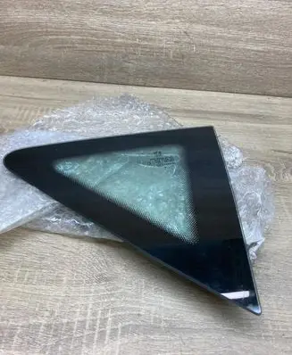 Peugeot 207 Rear side window 8569SW