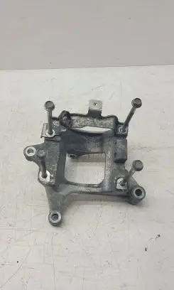 Subaru Outback (BS) Engine mounting bracket