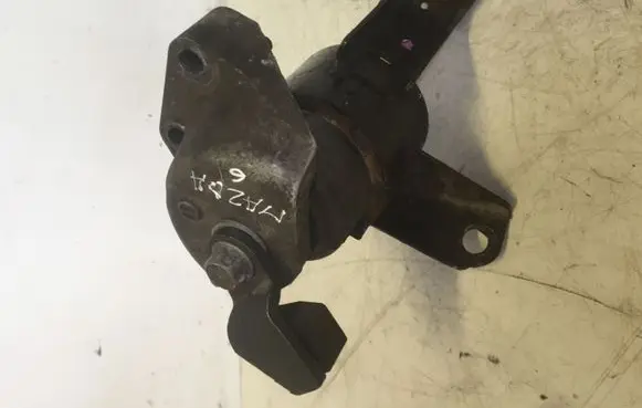 Mazda 6 Engine mount bracket