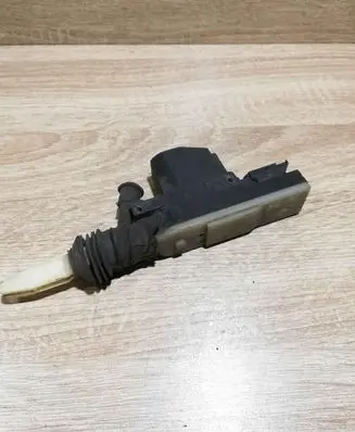 BMW 3 E30 Central locking motor 1384405