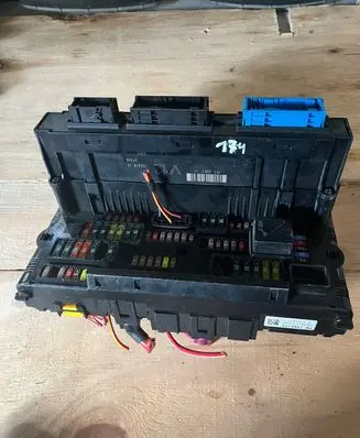 BMW 5 F10 F11 Fuse module 9210861 -01