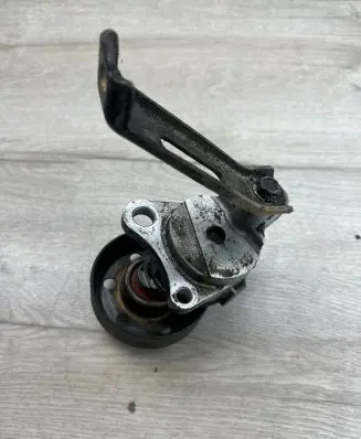 Toyota RAV 4 (XA20) Alternator belt tensioner pulley 