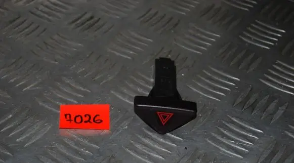 Volvo V70 Hazard light switch 30739320