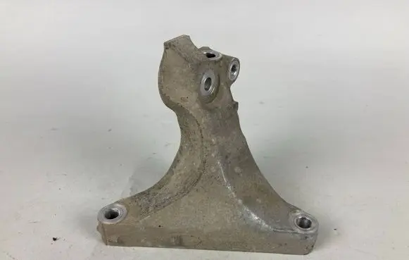 Subaru Outback (BS) Engine mounting bracket