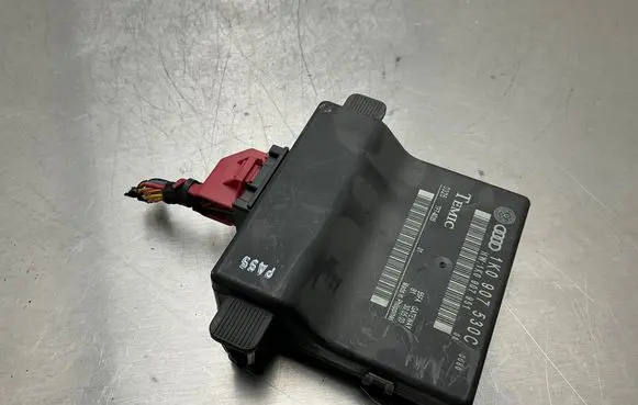 Volkswagen Touran I Gateway control module 1K0907530C 1K0907951 1534098